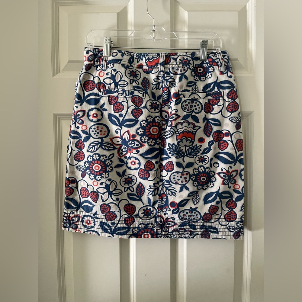 Boden 100% cotton strawberry floral print short denim skirt stitched hem size 10